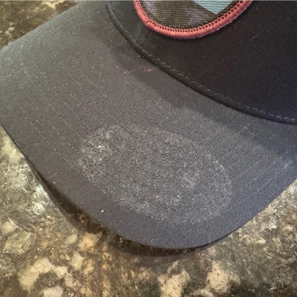 2 Columbia Mesh Trucker Hats - Picture 2 of 6